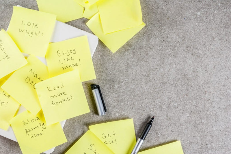 Illustration showing 5 steps to achieve your New Year’s resolution, including goal setting, creating a plan, staying consistent, tracking progress, and celebrating achievements